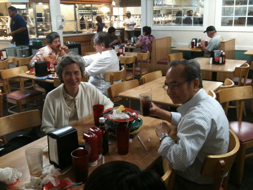 Ngày 3/23/2011 Ông Bà Ngoại đi ăn tiệm Mỹ lần đầu tiên.