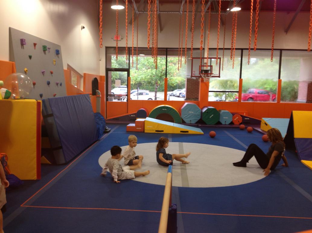 Cuối tuần vẫn đi tập thể dục ở Kidville như thường lệ.