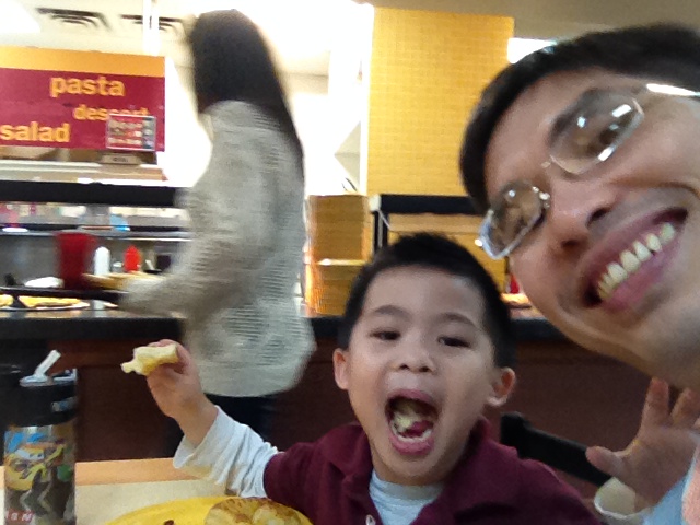 CiCi Pizza là nơi Ba và anh Hai thích nhất.