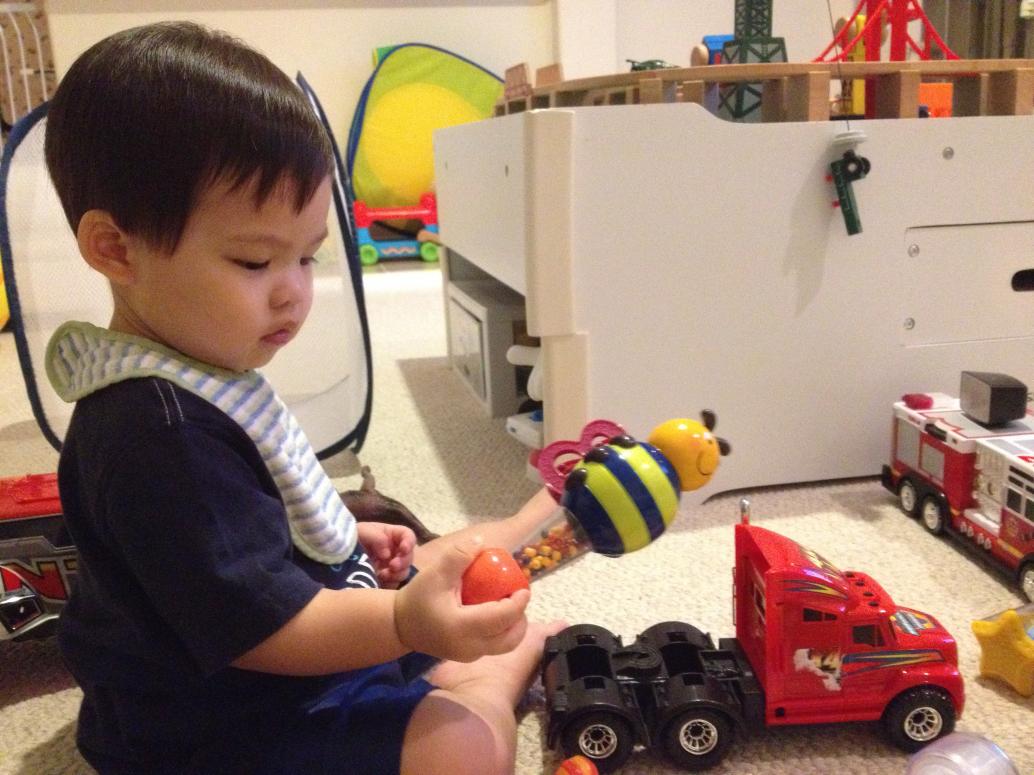 Chơi đồ chơi chán...