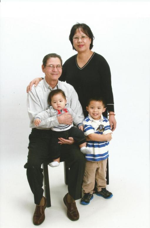 Lần sau Nội xuống chơi hy vọng có được hình hai đứa đều cười.