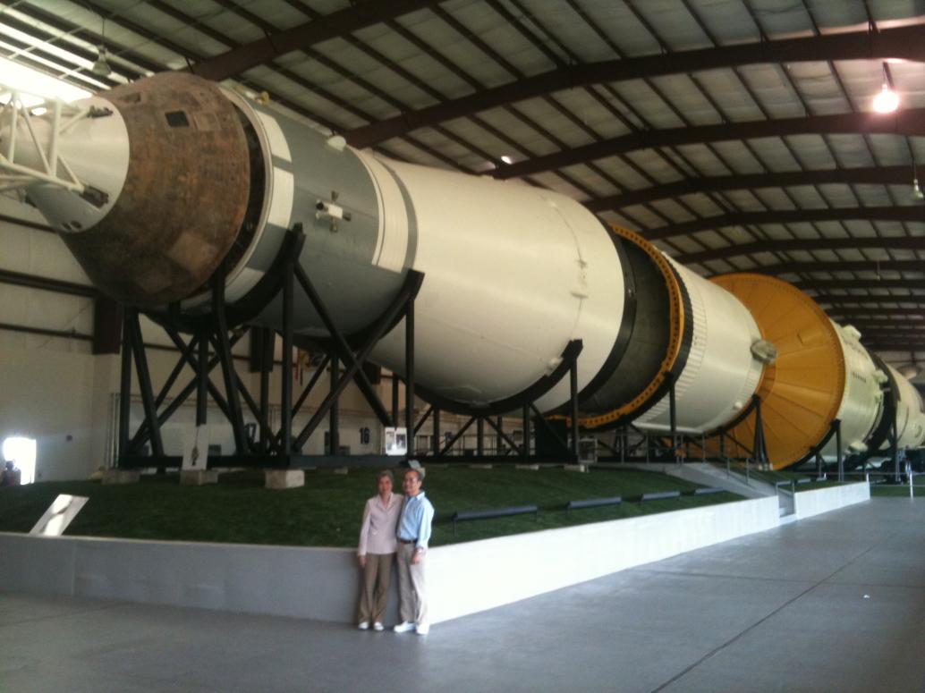 Phần đầu. Tên lửa này cao gần 111m, nặng 2721 tấn.