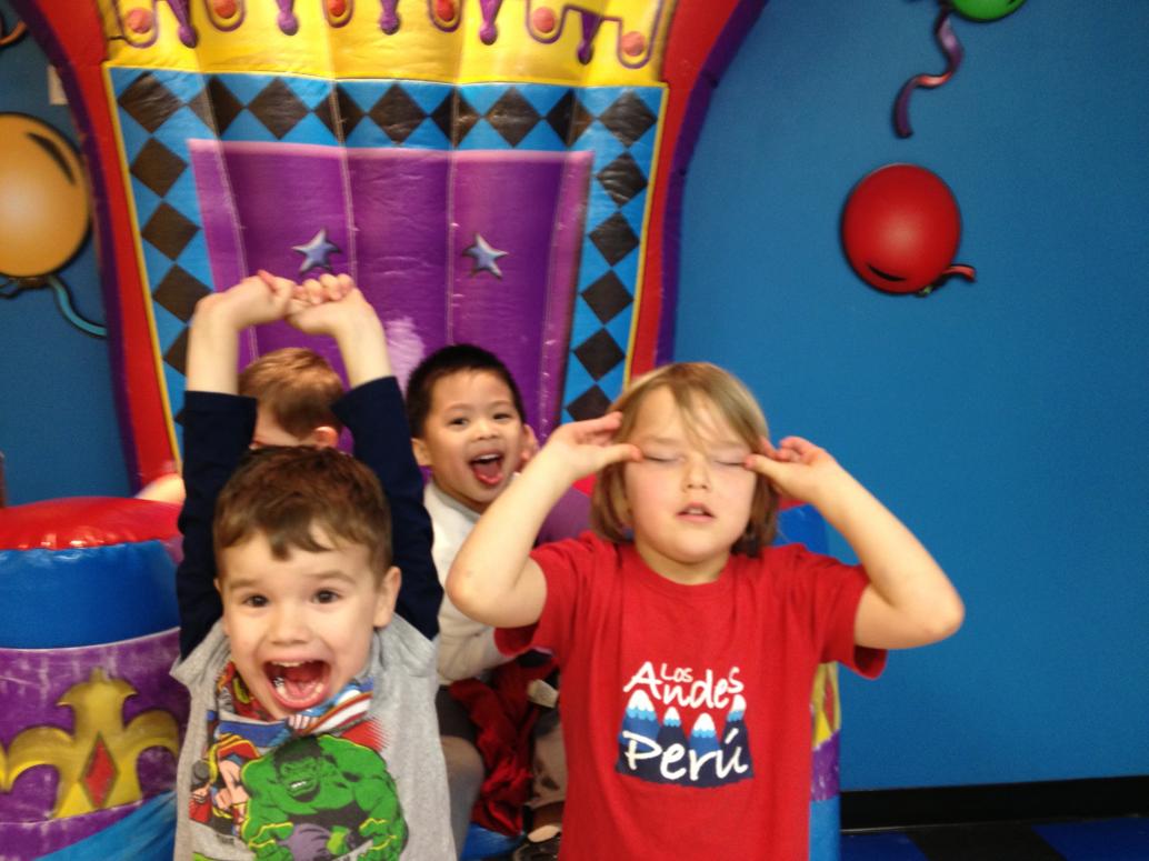 Rồi Lyndon nhào vô