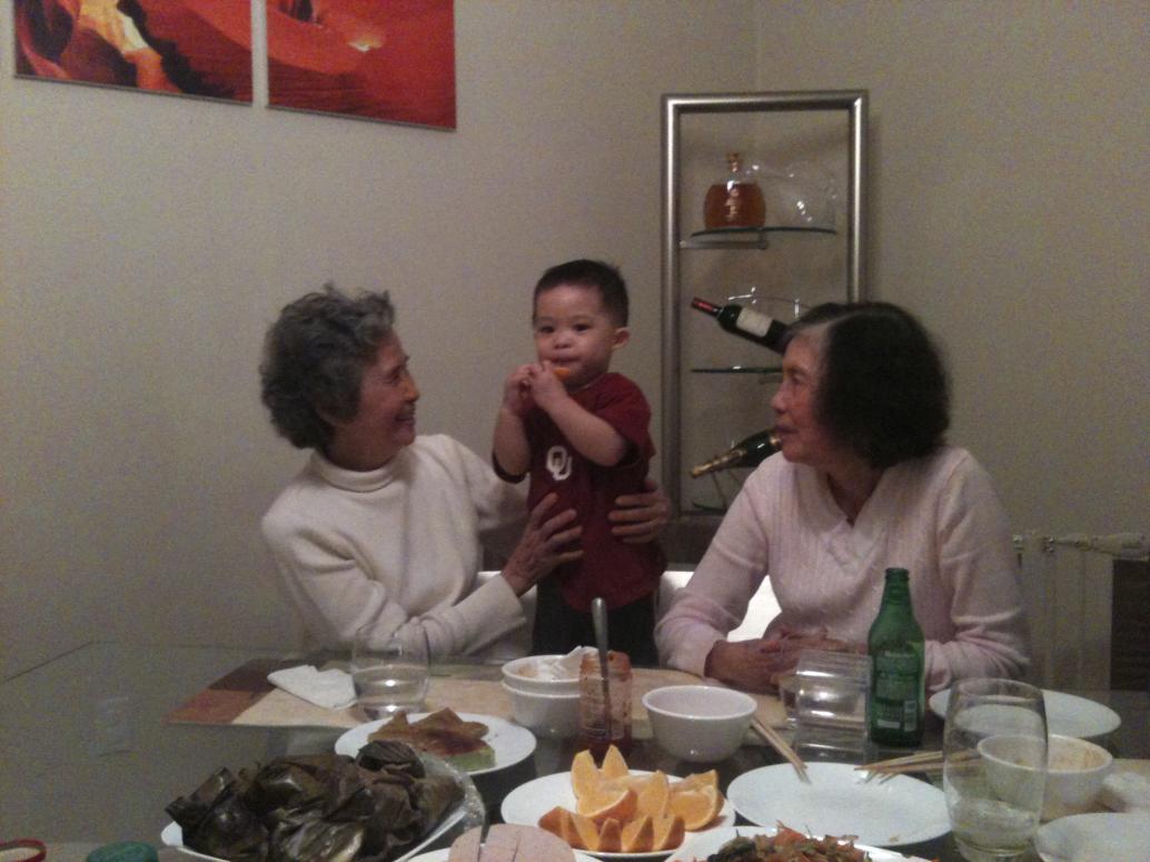 Ngoại thích tóc mới của con lắm.  Bà Hồng bạn Ngoại từ Dallas xuống thăm cũng khen con.