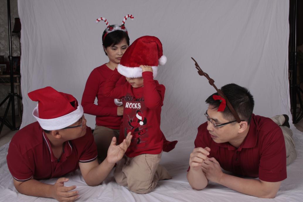 Bây giờ tới màn chính đây.  Diễn viên đang sắm tuồng.