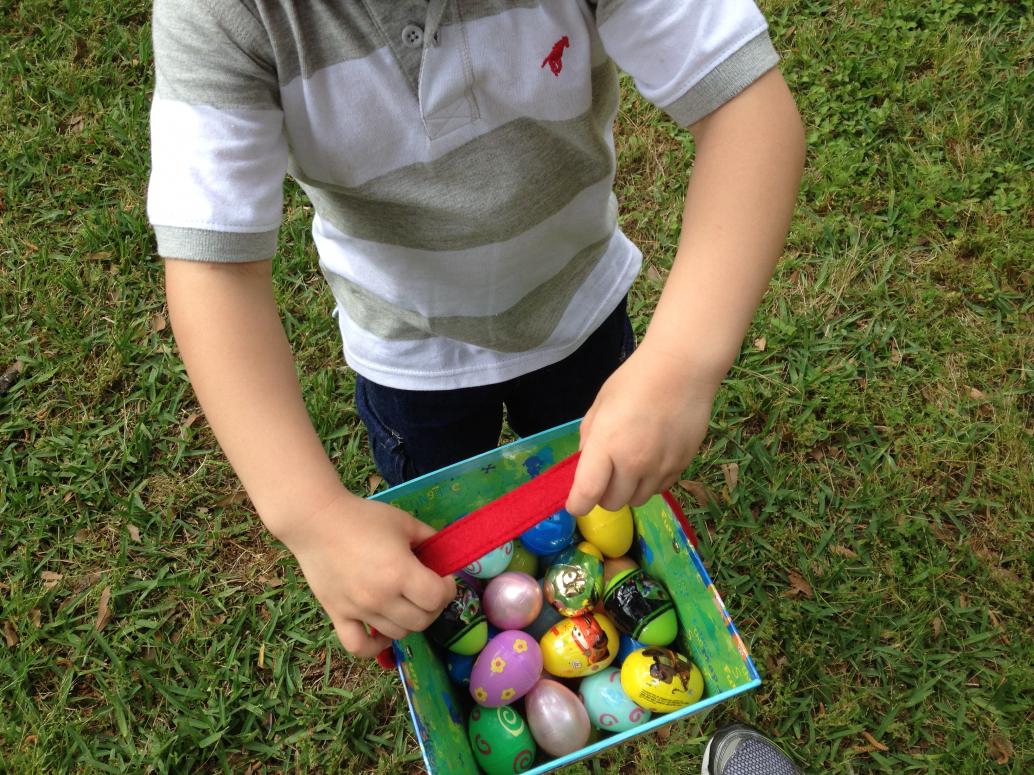 Coi anh lượm được nhiều không nè?  Đó là chưa kể mấy cục đá Mẹ bắt bỏ ra.