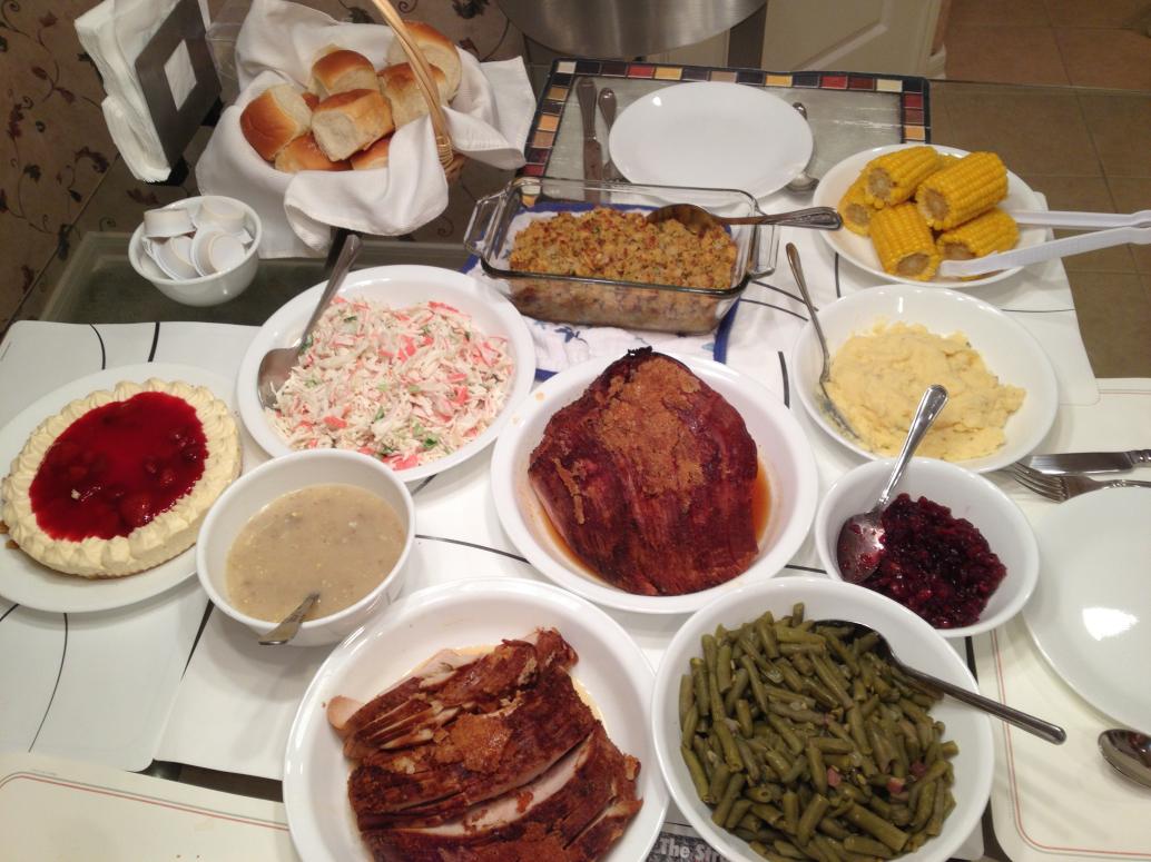 Ăn gà tây ở trường Cúc Cu ngon quá nên ngày 11/28 Ba ra tiệm mua một bàn đồ ăn.