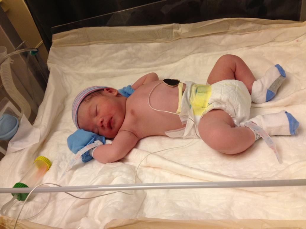 Em Khải ra đời lúc 8:14 tối ngày 6/14/2012, khỏe mạnh, đẹp trai hơn con chút xíu, hihi.