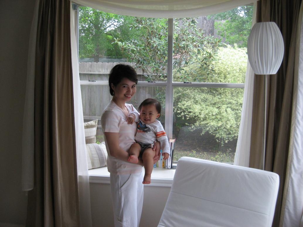 14 tháng (4/2010) con chỉ muốn chạy chơi thôi, Ba chụp lẹ lẹ nghe.