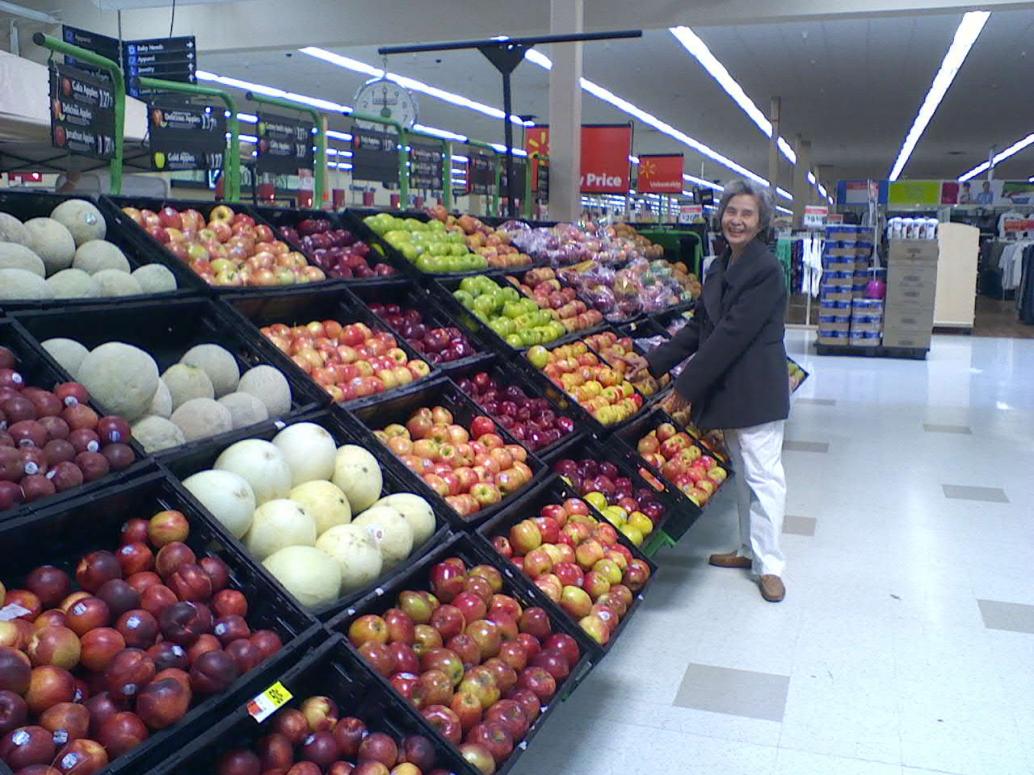 Cuốt tuần Ngoại đi chợ Mỹ với Mẹ.