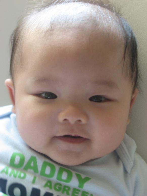 Trời tháng 10 thiếu nắng nên hình không đẹp bằng hình con.