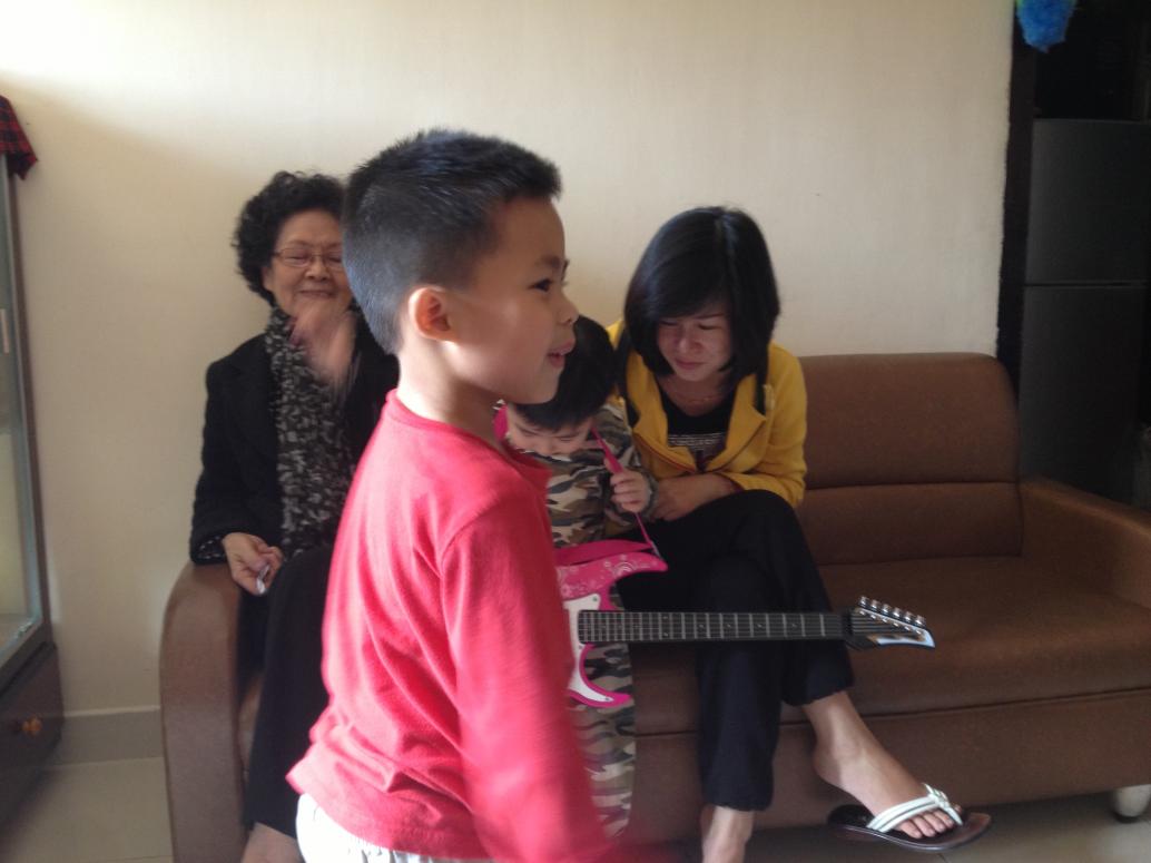 Sáng 10/8/2013, nhà mình đi thăm Bà Diệu, Bà Liên.