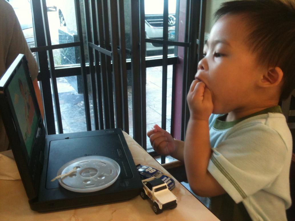 Hình như cọng giá bự bằng bàn tay...