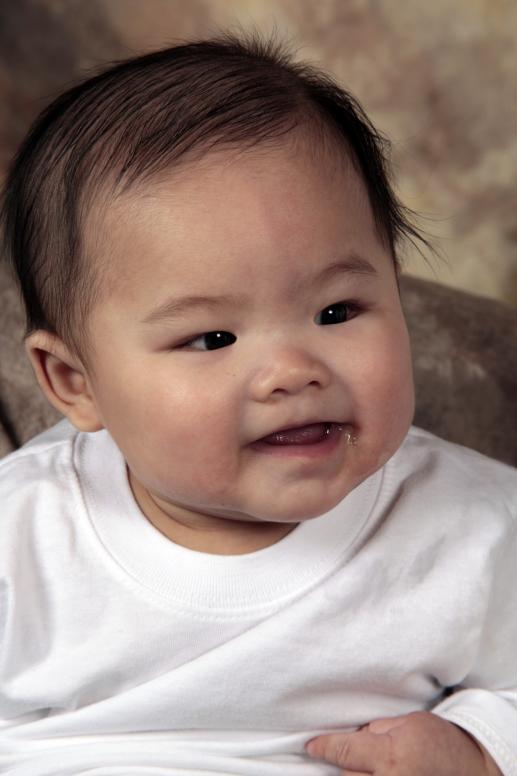 Sau mội hồi 'cút hà', 'cúc ky à', 'cúc ky ơi', cuối cùng em cũng nở một nụ cười.