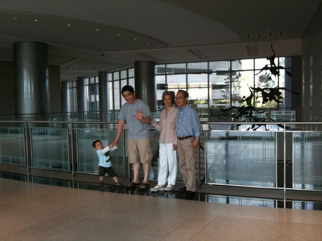 Con bắt đầu chán rồi, về thôi Ba ơi.