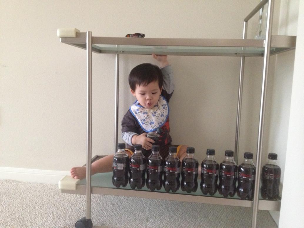 ..thì qua mấy chai nước ngọt.