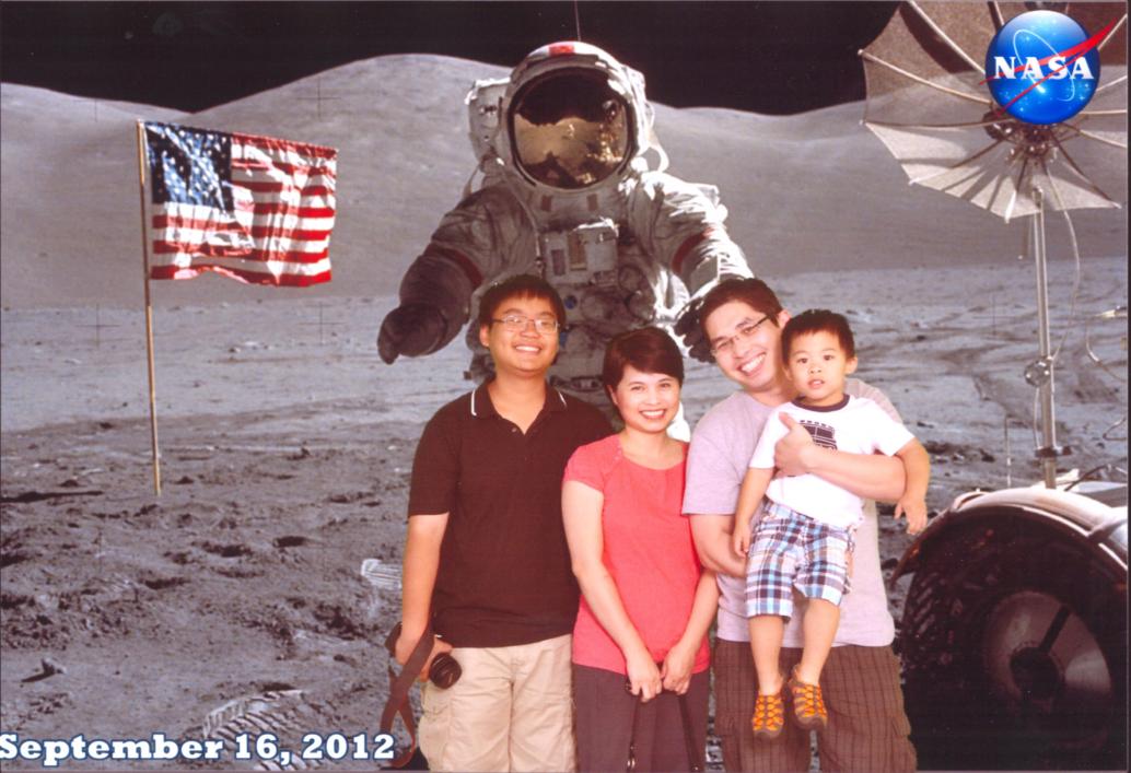 Cả nhà lên mặt trăng :)