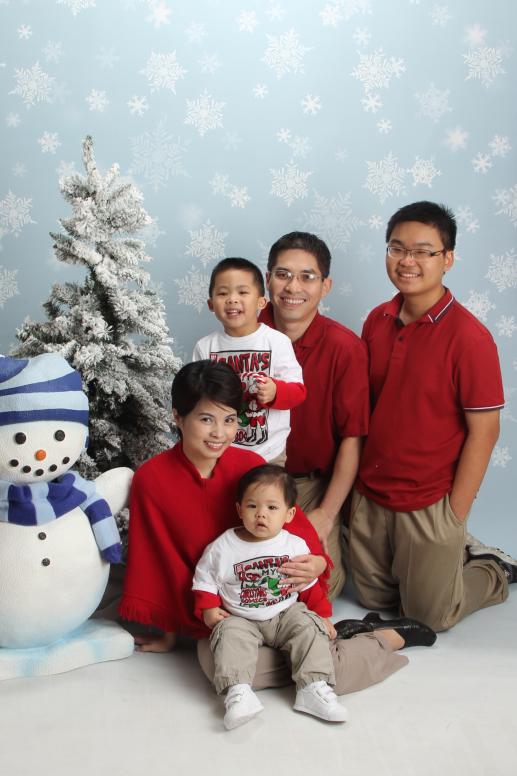 Gần Noel cả nhà đi chụp hình như thường lệ.