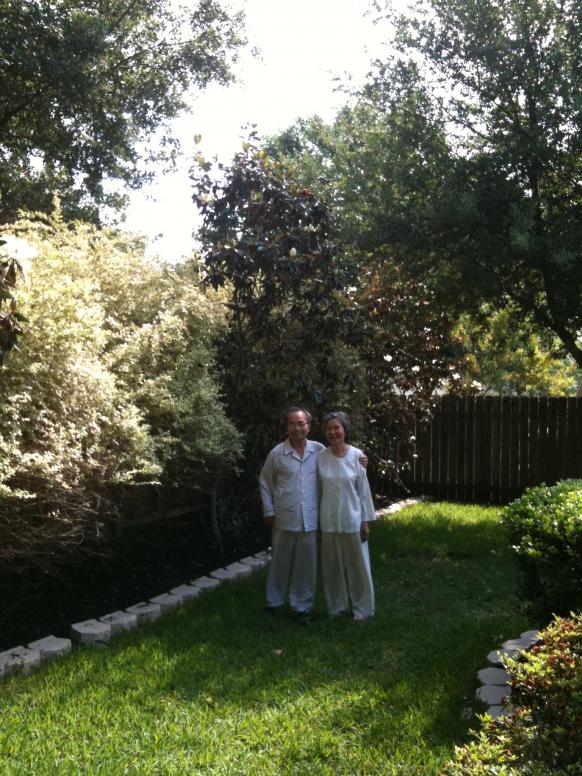 Chụp hình kỷ niệm vườn mùa xuân..