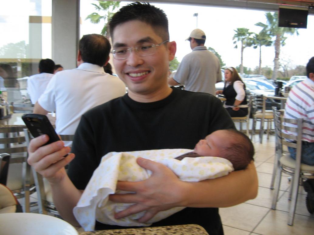 Hồi đó con đi tiệm phở với Ba Mẹ (mới 3 tuần thôi, hihi)...