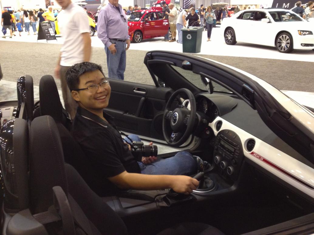 Anh Đăng cũng đi coi, ngồi vô coi có vừa không.