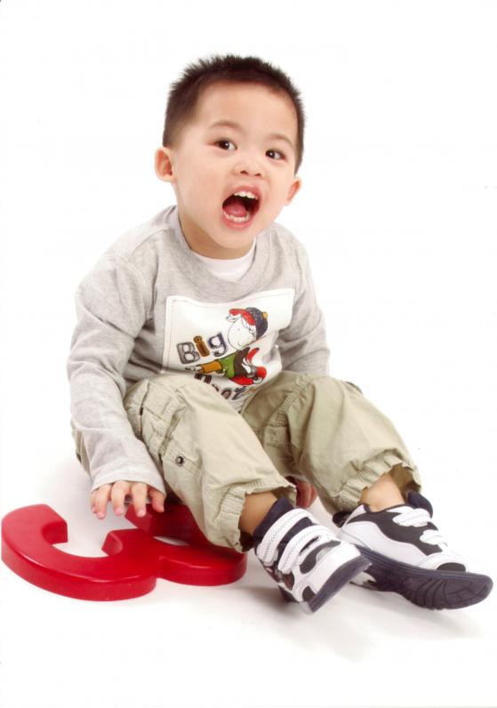 Con chưa biết cười để chụp hình nên phải dụ con nói roar roar như khủng long vì con thích làm vậy lắm.