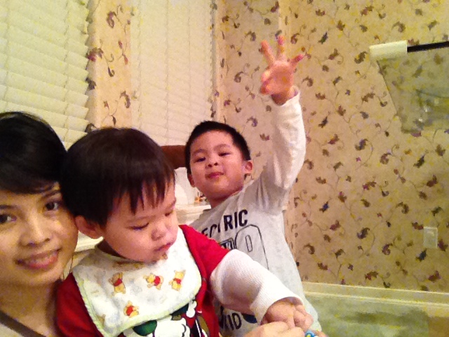 Anh Hai thì nhào ra nhào vô.