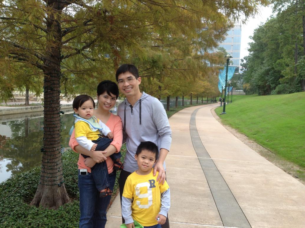 Ngày 11/16/2013 cả nhà đi chụp hình chơi vì Ba nói có lá vàng lá đỏ mùa thu rồi.