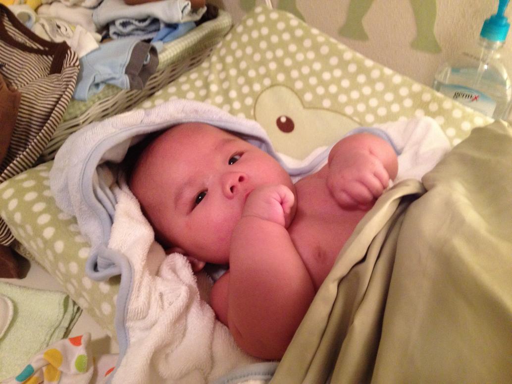 Em 3 tháng rồi mà chưa biết lật.