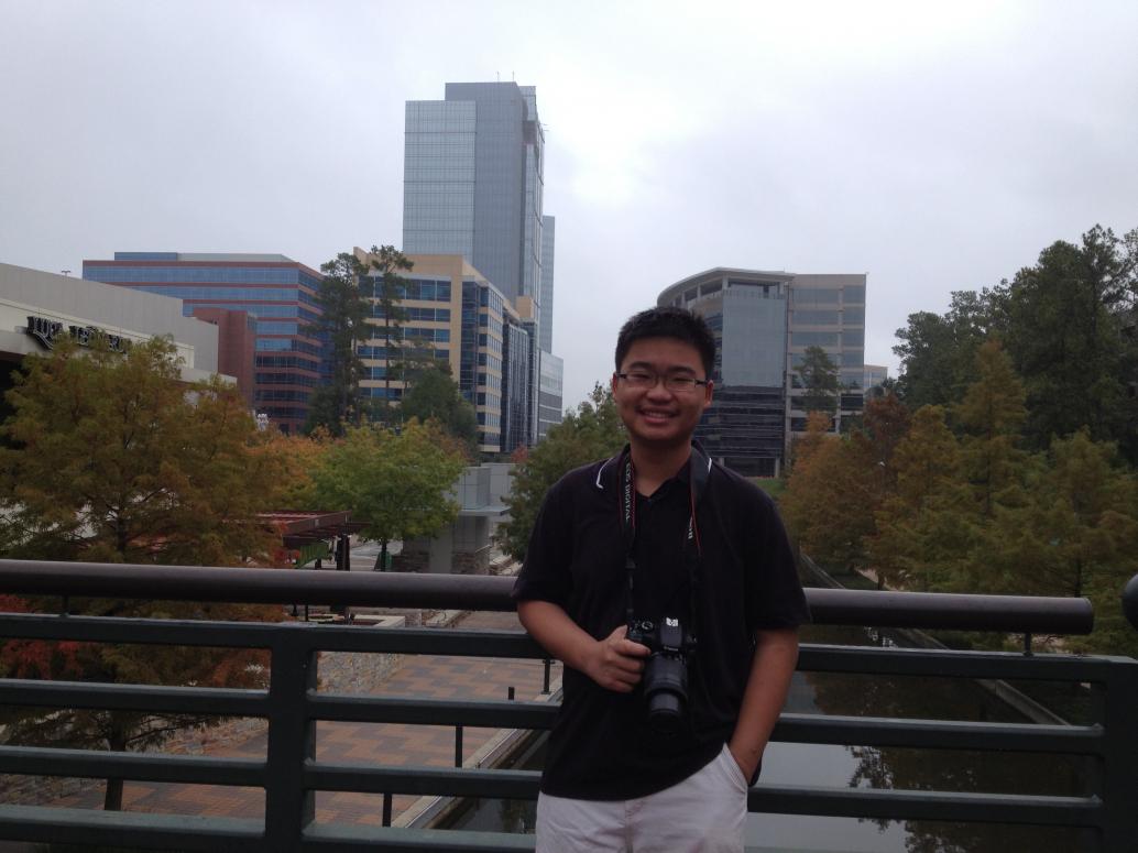 Có ông chụp hình này theo cũng đỡ lắm.