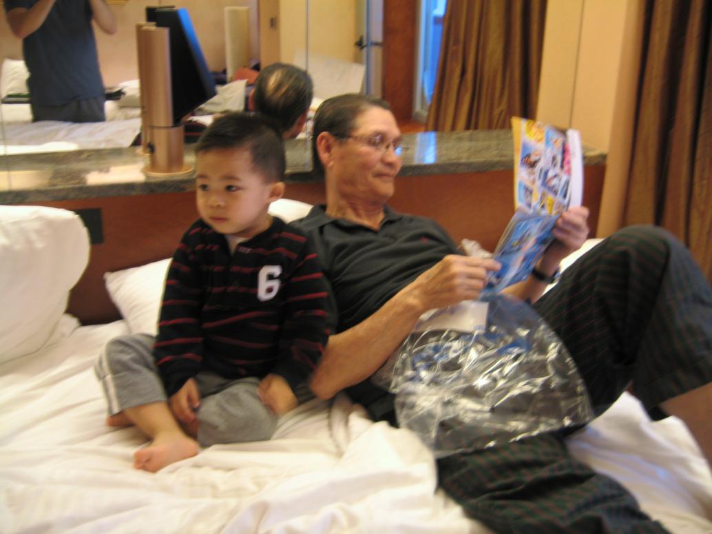 Kỷ niệm đáng nhớ nhất với Nội có lẽ là những lúc con bên Nội không rời.