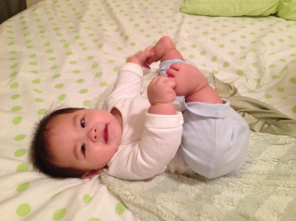 ..nhưng chắc cái dùi bự quá nên ít cầm chân hơn anh Hai.