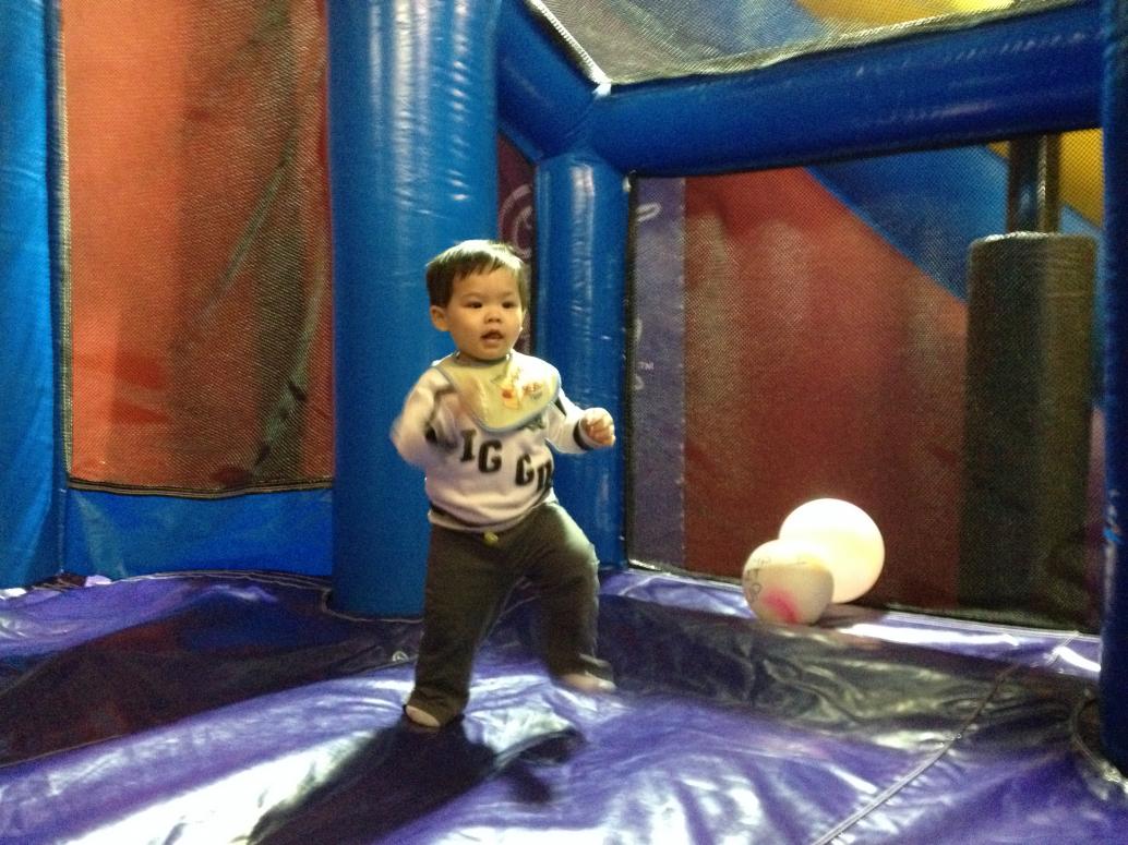 ..rồi nhảy lưng tưng..