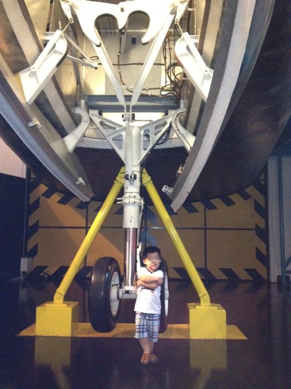 Con thì ưa tên lửa mẫu này hơn vì được vô trong phòng lái.