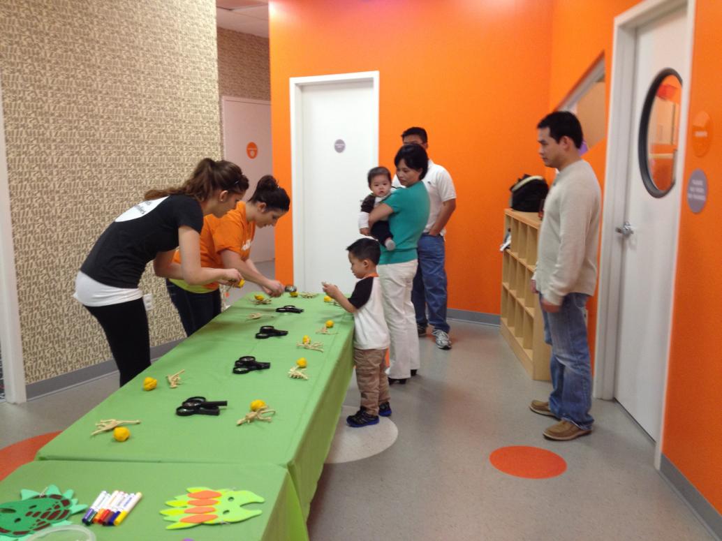 Ngày 1/12/2013 mọi người đến dự sinh nhật của con, tiệc đầu tiên kể từ lúc 1 tuổi tới giờ.