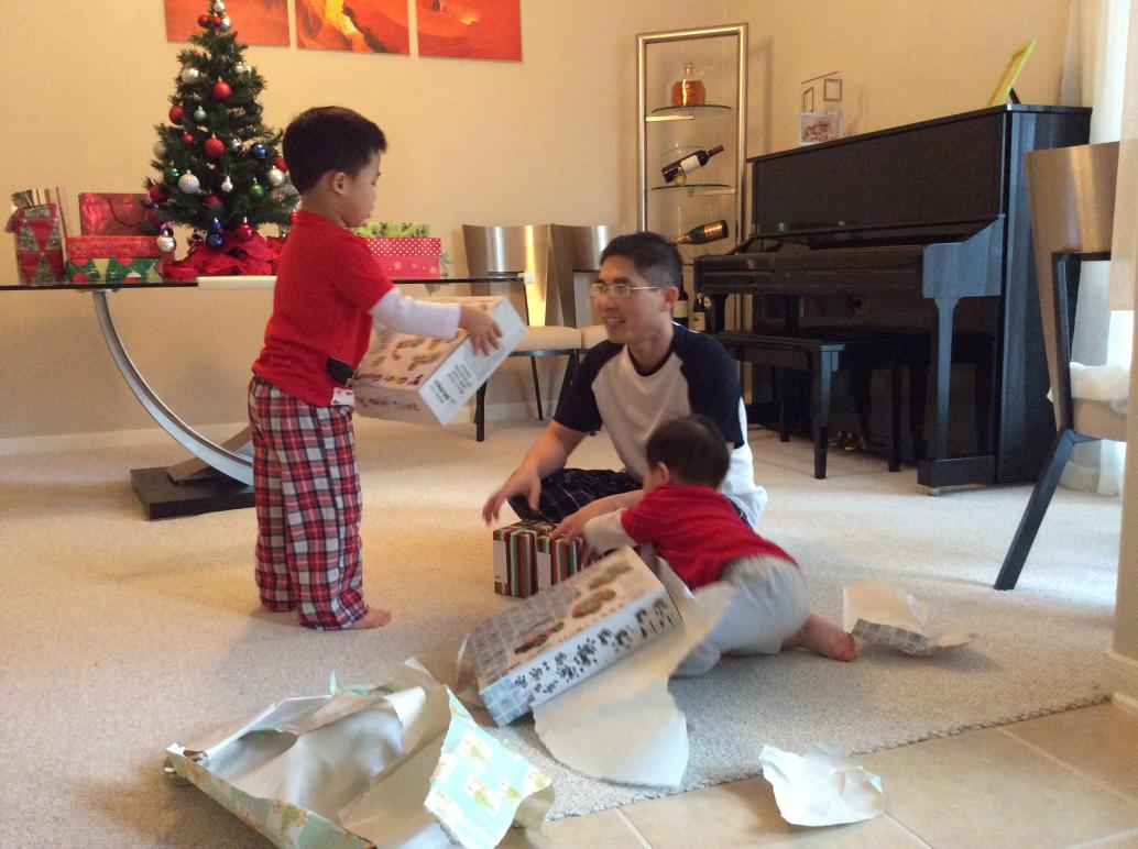 Quà Nội, Chú Lâm, Má Tư, Ba Mẹ, Bà Di, nhiều quá, mở thôi!