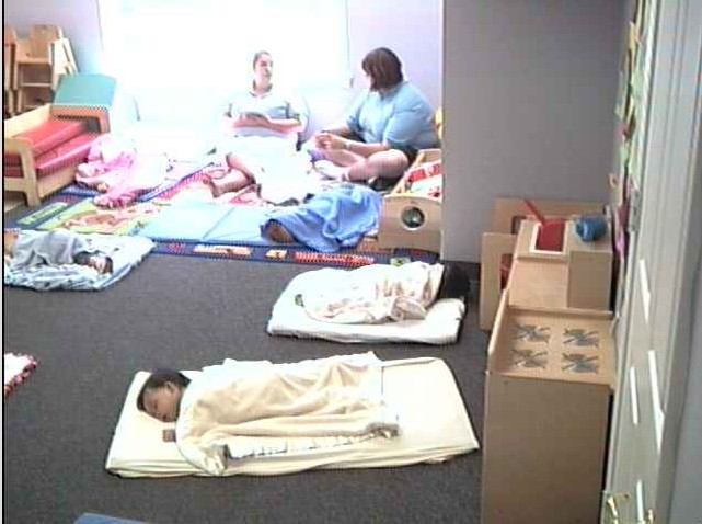 Khi nào ăn xong cũng đi ngủ rất ngoan, cô giáo nói