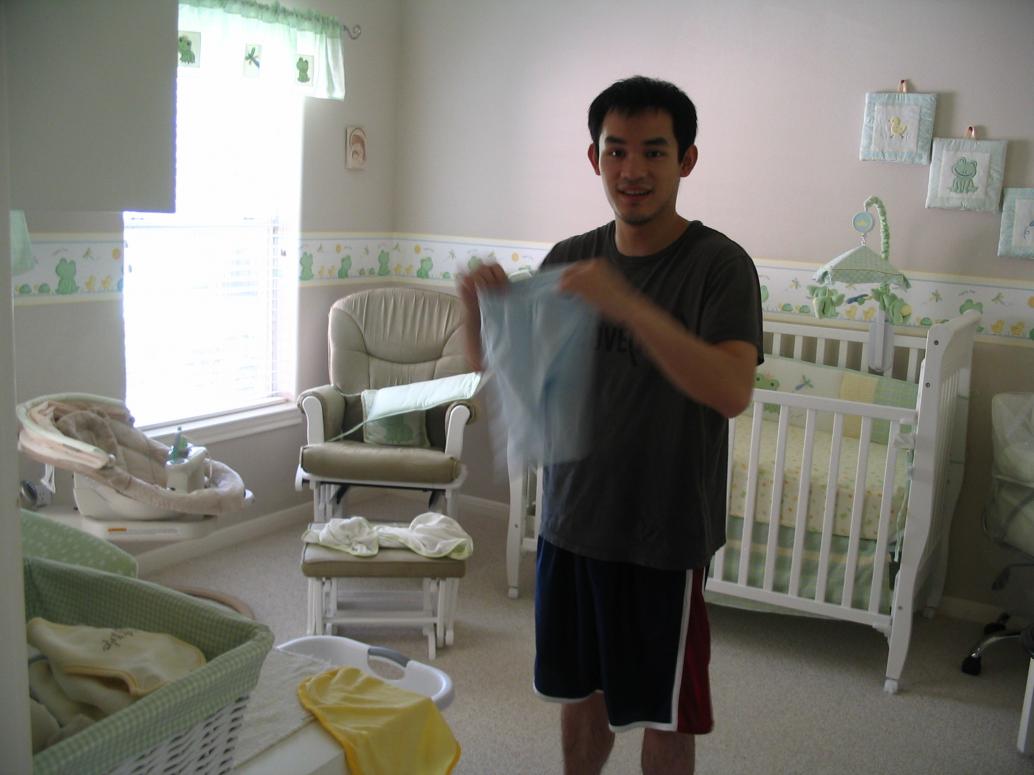 ...thay giường cho con, xếp quần áo cho con...