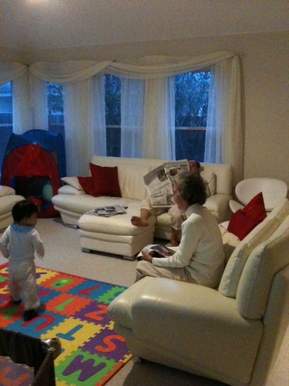 Ngày 2/27/2011 Ngoại về tới Texas.  Con vui lắm.