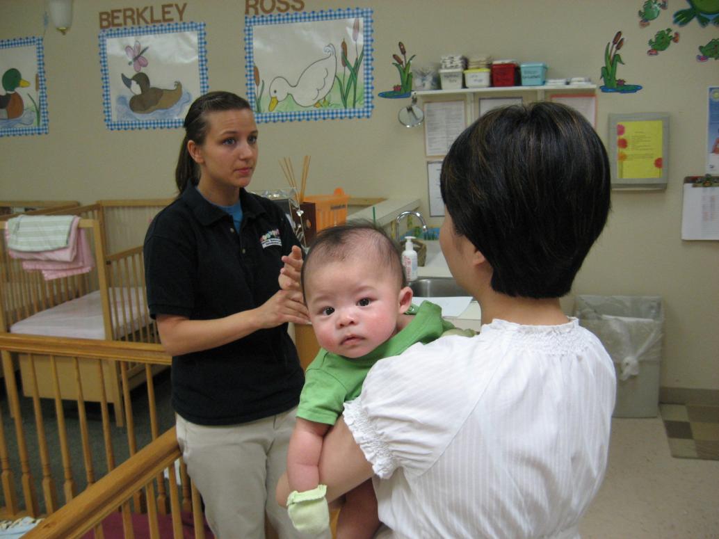 Hồi đó con tới trường lạ lẫm với mọi thứ...