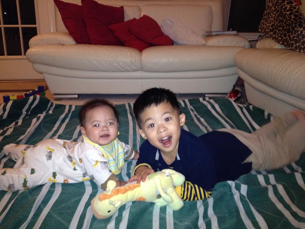 ...còn khi nào gần con em cũng thích, nhưng buổi tối và cuối tuần mới gặp nhau.