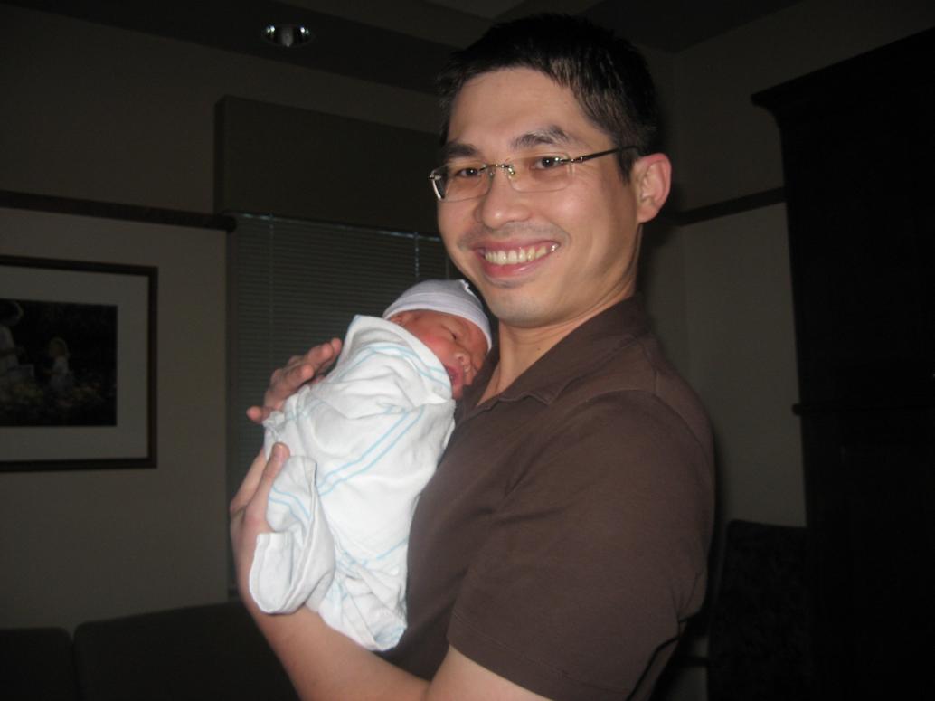 ...như Ba đã bồng con 3 năm trước.