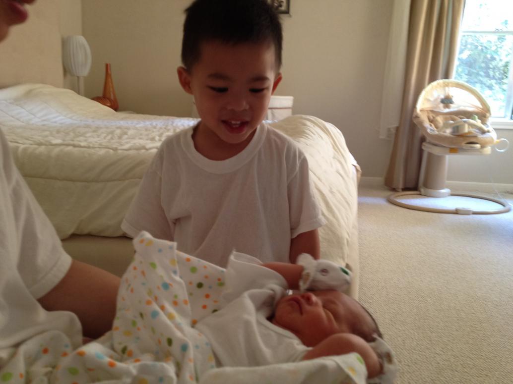 Lát hồi lại chạy tới gần, 'can i hold him?  can i tickle him?, can i kiss him?'