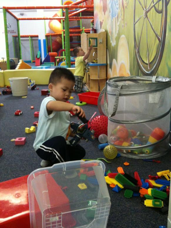 Thứ sáu Ba dẫn con đi chơi chỗ con thích nhất