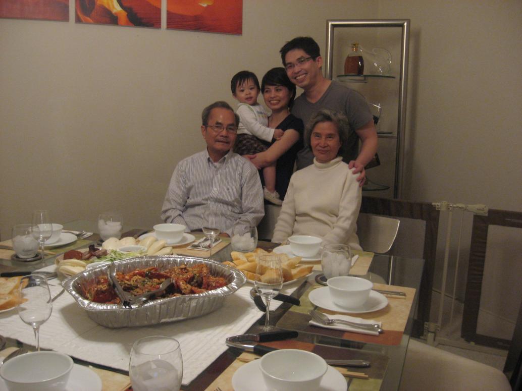 ...và chung vui với gia đình mình mỗi ngày.  Hy vọng ngày nào đó Ông Bà Ngoại lại có dịp đi Mỹ.