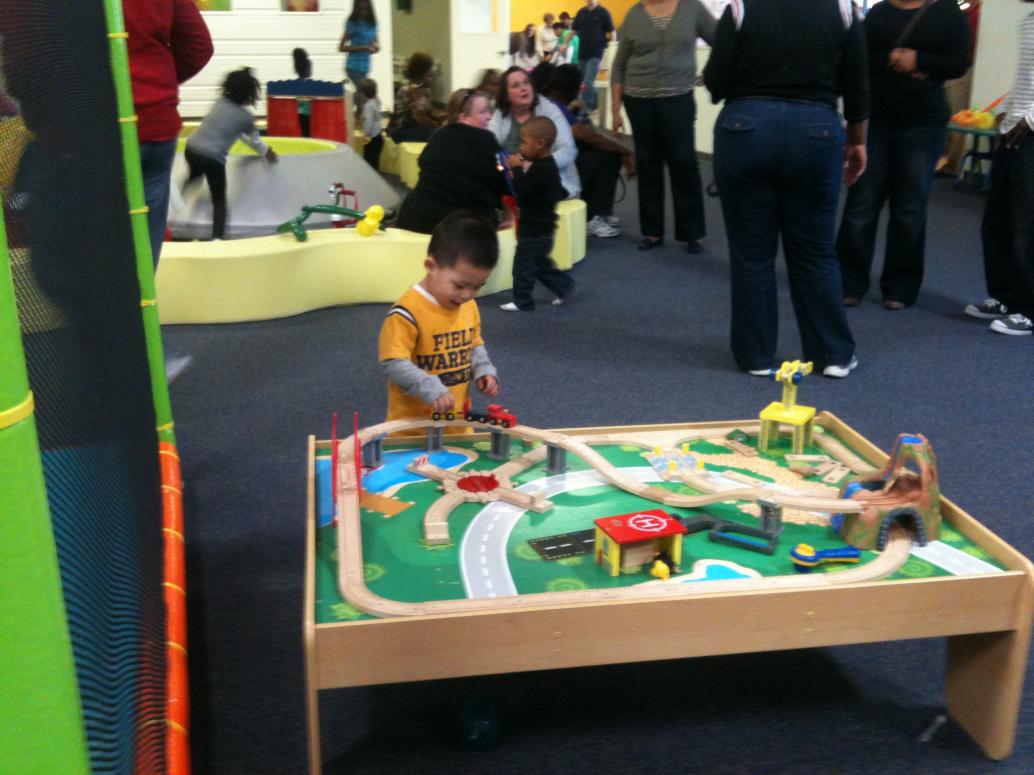 ...chơi xe lửa...