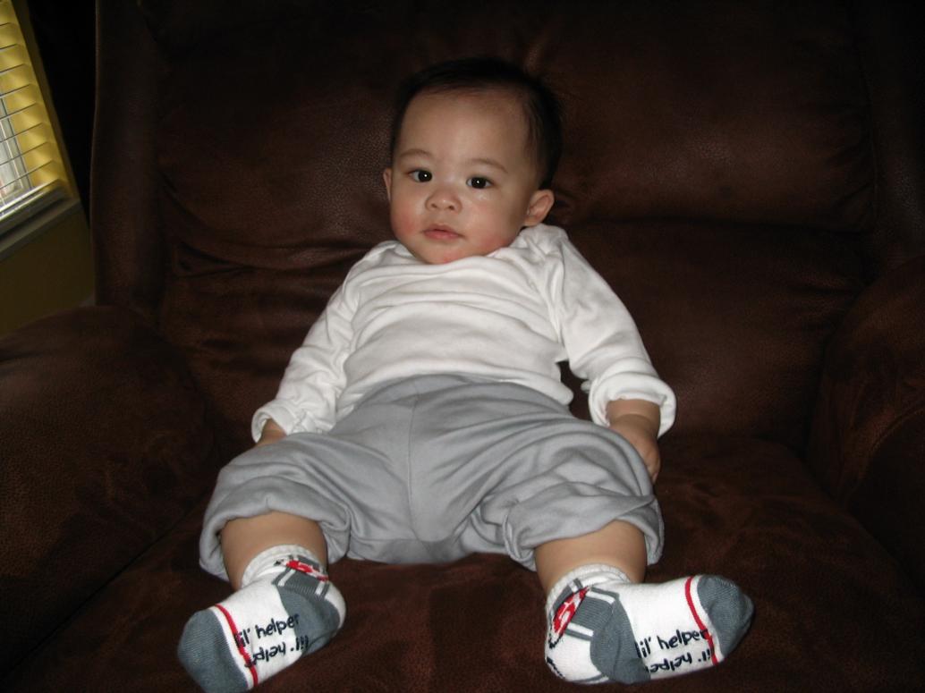 Cái ghế này êm nè Nội