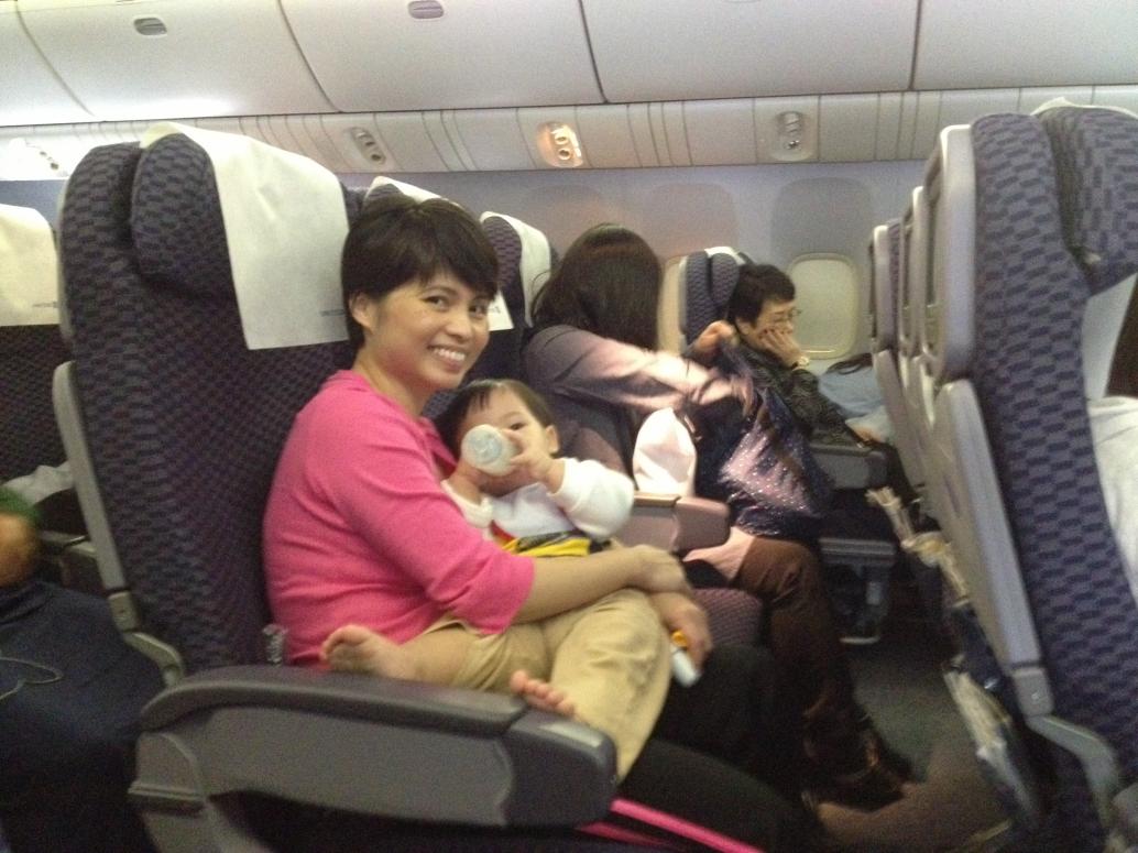 Cúc Ky làm bình thứ hai rồi mà máy bay chưa cất cánh.