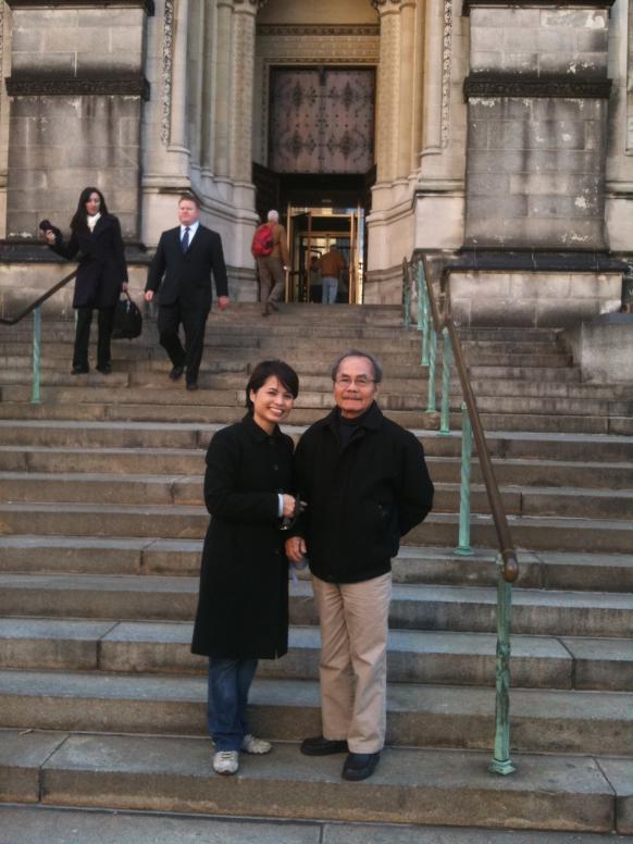 Điểm dừng chân đầu tiên là nhà thờ Thánh John, 120 năm.