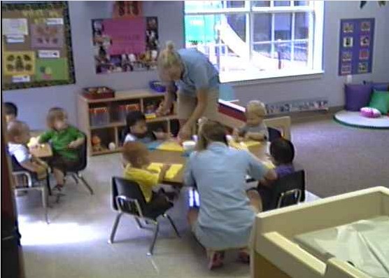 Ăn xong thì làm thủ công hoặc vẽ tranh, ngày nào cũng có một tác phẩm